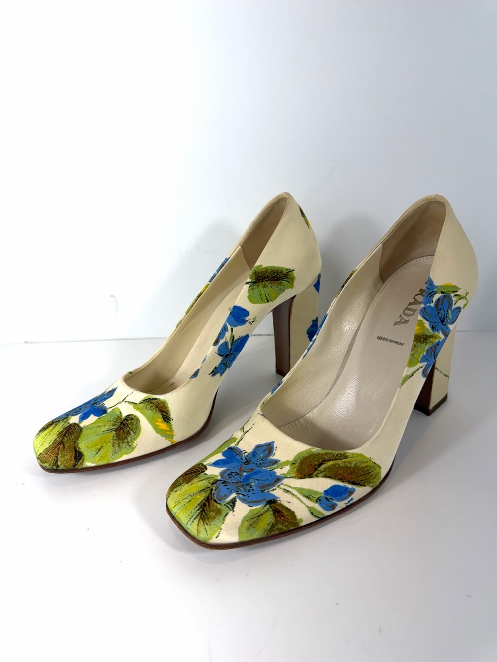 Vintage Prada Floral Print Satin Block Heel Pumps - Cream, Size 38.5 (US 8.5) - Picture 10 of 14